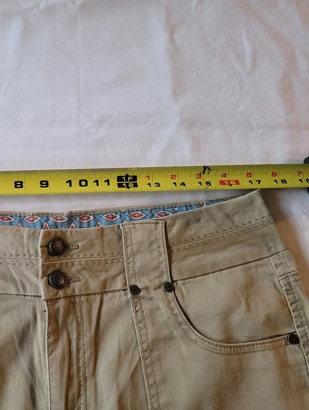 One 5 One Women's Casual Khaki Shorts Size 12 - Picture 10 of 11
